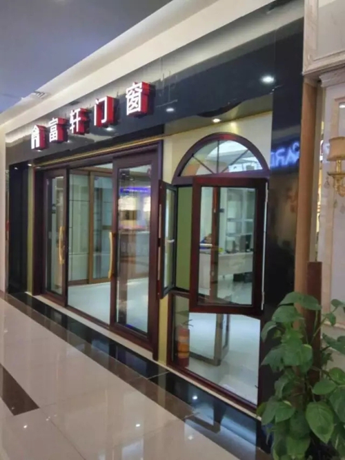 “煥然一新，光彩奪目”——泉州富軒加盟店裝修完畢