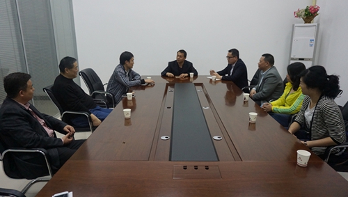 交流分享傳經(jīng)驗(yàn)，共筑專(zhuān)業(yè)家裝夢(mèng)——山東德佳、安日達(dá)門(mén)窗團(tuán)隊(duì)來(lái)我公司學(xué)習(xí)參觀