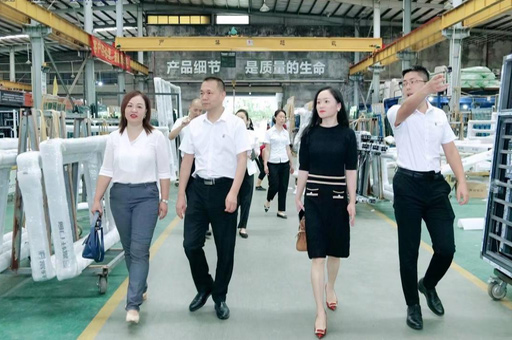 以匠心和精品制勝市場,新浪家居2022品質(zhì)門窗發(fā)現(xiàn)之旅走進富軒全屋門窗