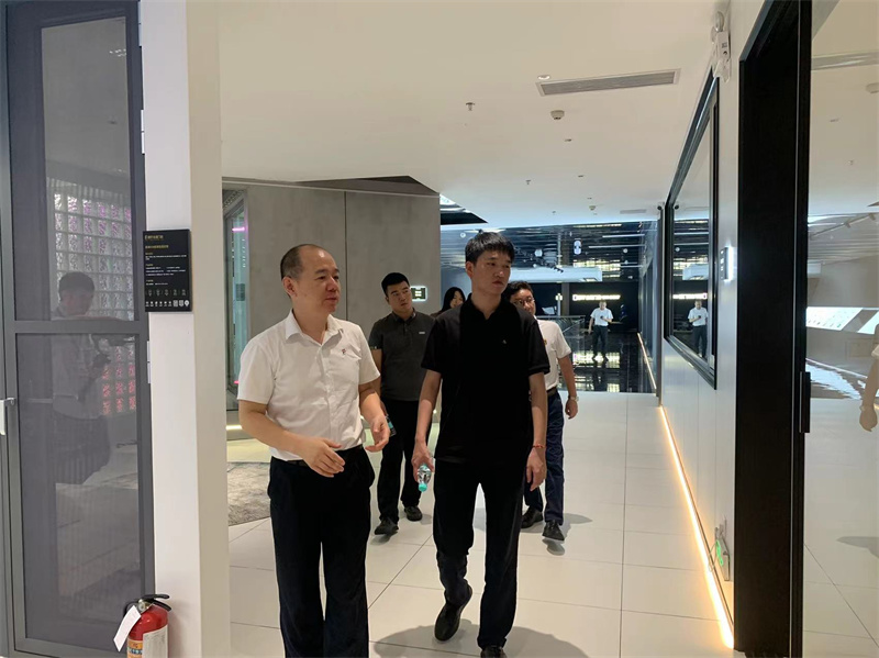 居然之家集團門窗事業(yè)部蒞臨富軒全屋門窗總部，雙方展開深度交流！